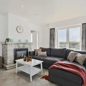 https://charming-apartment-for-5-persons-nearby-the-beach-of-zeebrugge.bruges-hotels.info