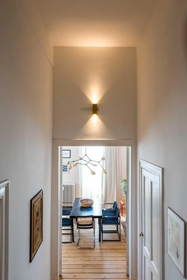Smartflats - Theatre Antwerp Apartment 0*,